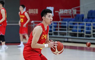 男篮首节强势压制KK FMP俱乐部！焦泊乔联手两名后卫火力全开，王俊杰状态下滑引发关注，球队战术调整引热议