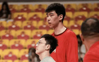 男篮热身赛阵容初现端倪，仅四人有望正式入选国家队大名单！徐昕与庞峥麟表现亮眼成惊喜之选，王俊杰凭借稳定发挥成为球队核心基本盘，新老交替进程加速引发广泛关注